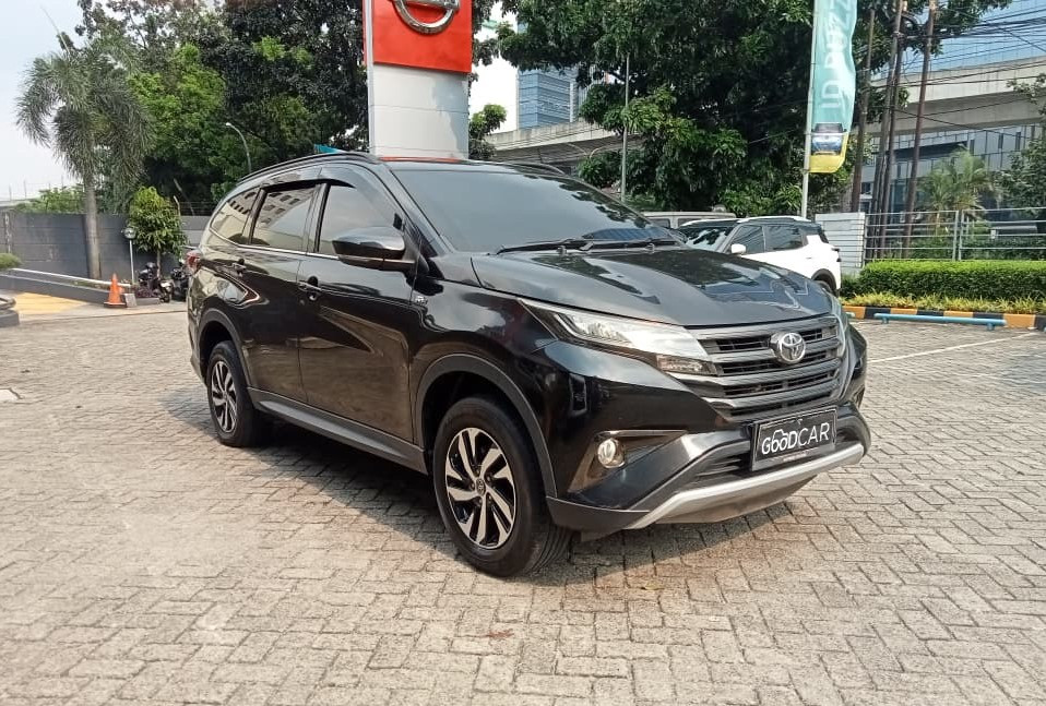 Mobil Rush 2021 Bekas